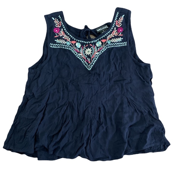 Wetseal embroidered navy blouse NWT - Picture 1 of 5